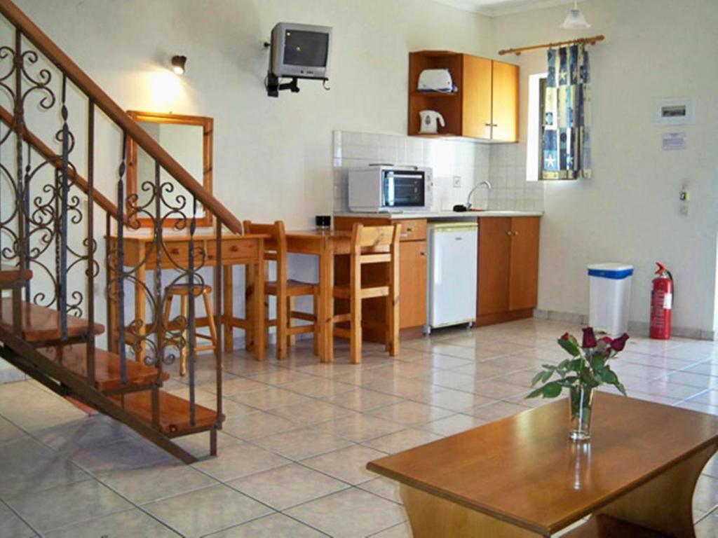 Ferienwohnung Red Rose Garden Planos Zimmer foto
